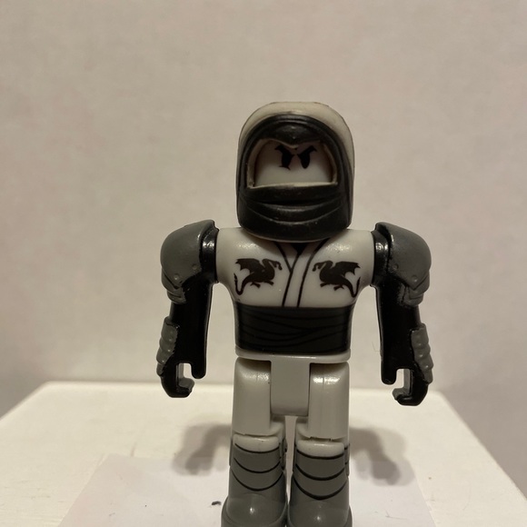 Jazwares Roblox Grey/Black Ninja Legends Dragon Master Action Figure - Picture 2 of 7
